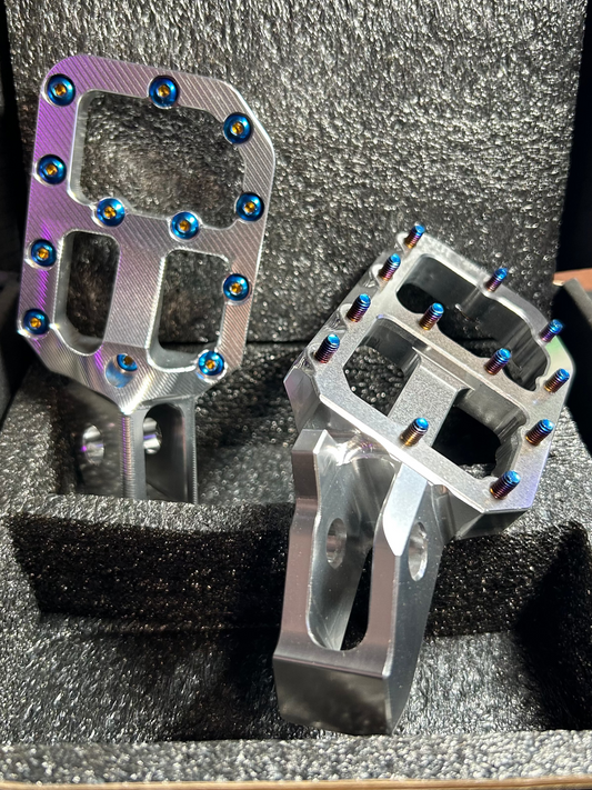 Surron Ultra Bee Square Pegs With Burnt Blue Traction Screws