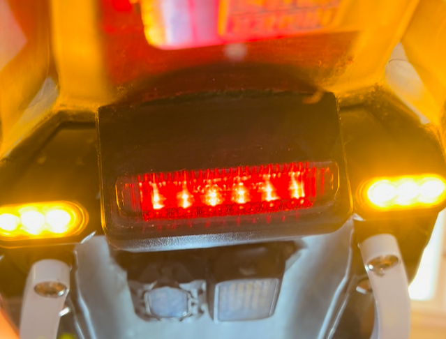 Video showing the signals flashing trail as well as the brake light flashing